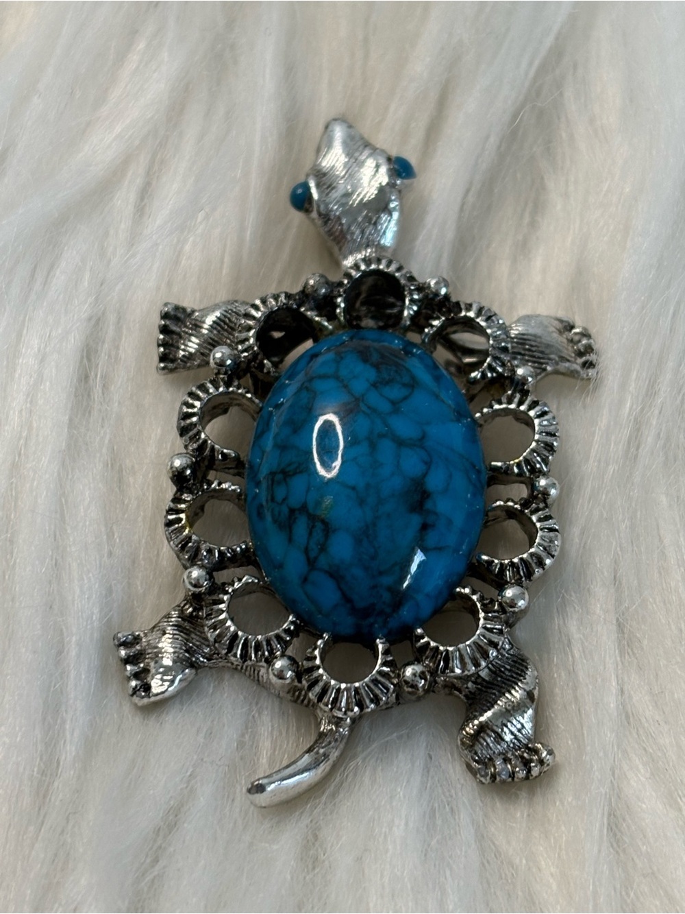 (191)Gerry’s Vintage Faux Turquoise Blue and Silver Turtle Brooch